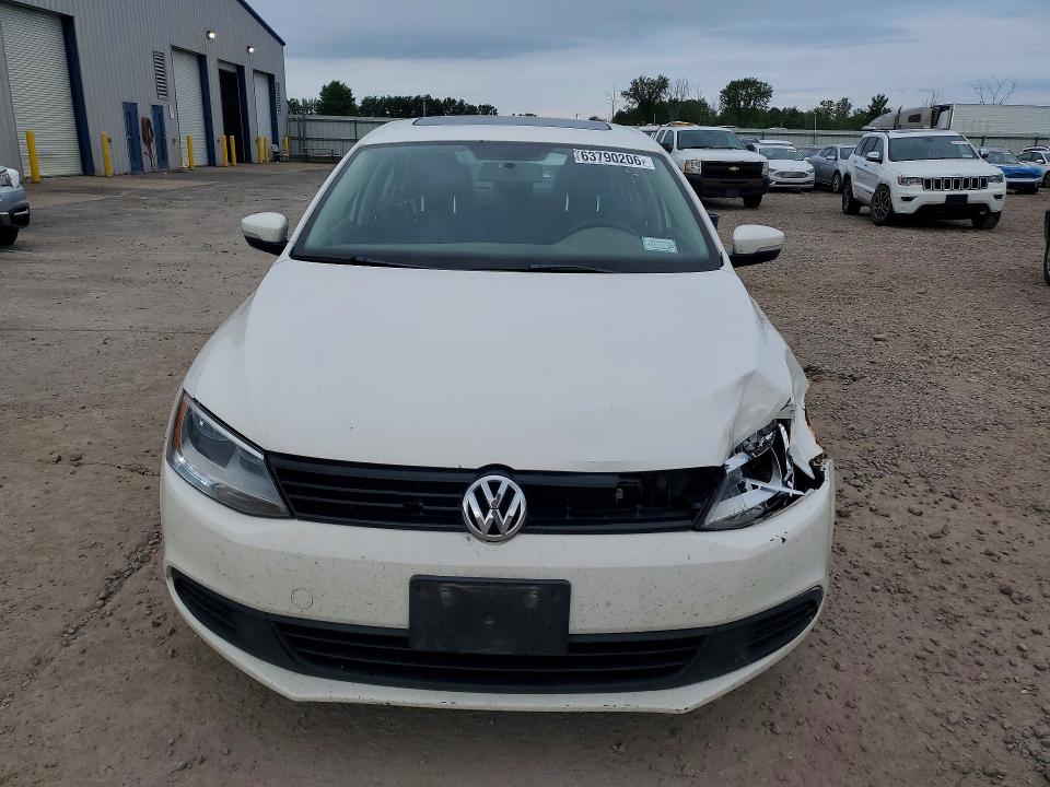2011 Volkswagen Jetta მანქანა იყიდება აუქციონზე, vin: 3VW3L7AJXBM047490, აუქციონის ნომერი: 63790206