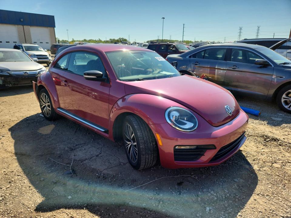 65465996 :رقم المزاد ، 3VWF17AT3HM606696 vin ، 2017 Volkswagen Beetle مزاد بيع