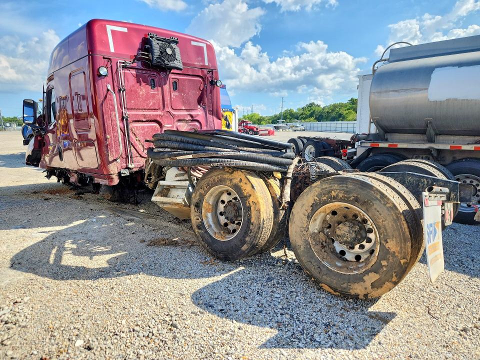 2022 Freightliner Cascadia 126 მანქანა იყიდება აუქციონზე, vin: 1FUJHHDV8NLNA8308, აუქციონის ნომერი: 63652006