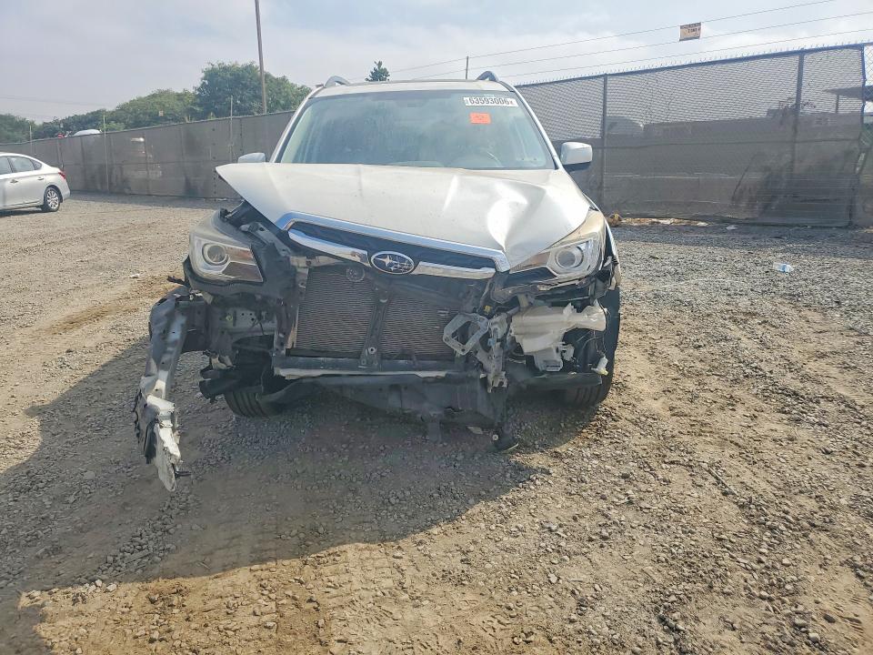 63593006 :رقم المزاد ، JF2SJARC5JH583582 vin ، 2018 Subaru Forester مزاد بيع