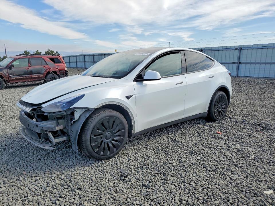 Auction sale of the 2024 Tesla Model Y, vin: 7SAYGDEE7RA259139, lot number: 64467406