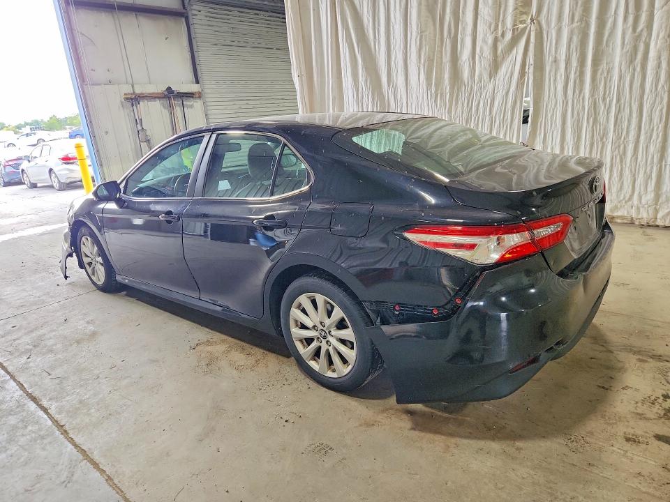 66714046 :رقم المزاد ، 4T1B11HK2JU080196 vin ، 2018 Toyota Camry مزاد بيع