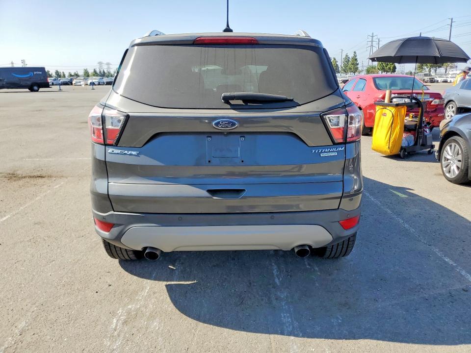 65119586 :رقم المزاد ، 1FMCU0J97JUA56912 vin ، 2018 Ford Escape مزاد بيع