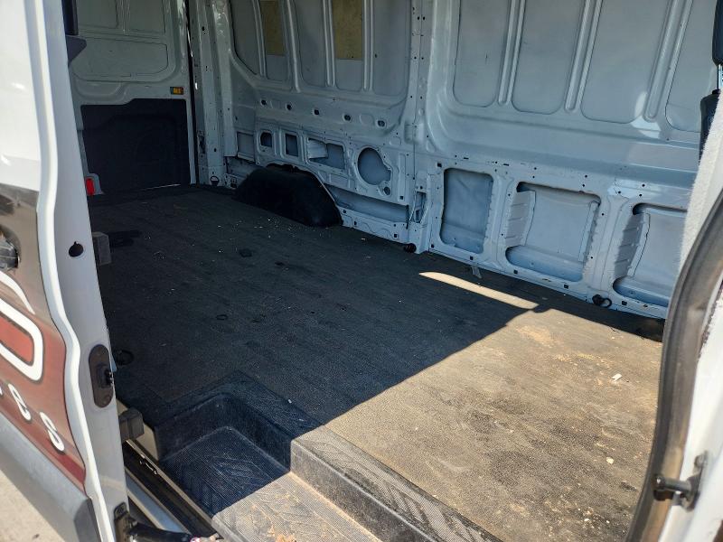 62755046 :رقم المزاد ، 1FTNR2CM1FKA75146 vin ، 2015 Ford Transit مزاد بيع