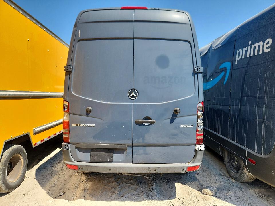 65739116 :رقم المزاد ، WD3PE7CDXJP631901 vin ، 2018 Mercedes-benz Sprinter مزاد بيع