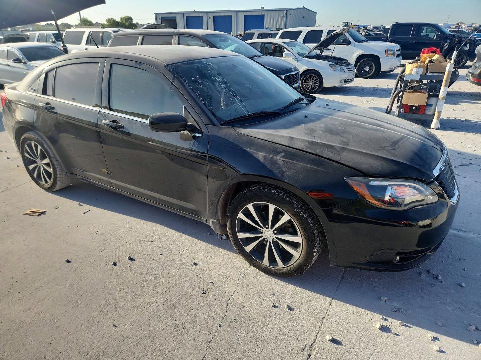 65827566 :رقم المزاد ، 1C3CCBBB8DN554317 vin ، 2013 Chrysler 200 مزاد بيع