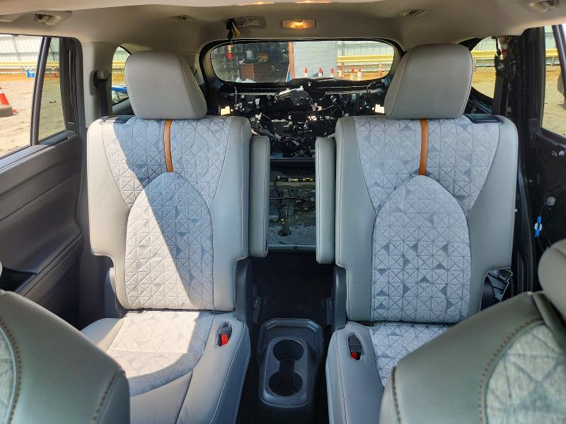 Продажа на аукционе авто 2023 Toyota Highlander, vin: 5TDABRCH8PS588273, номер лота: 64370676