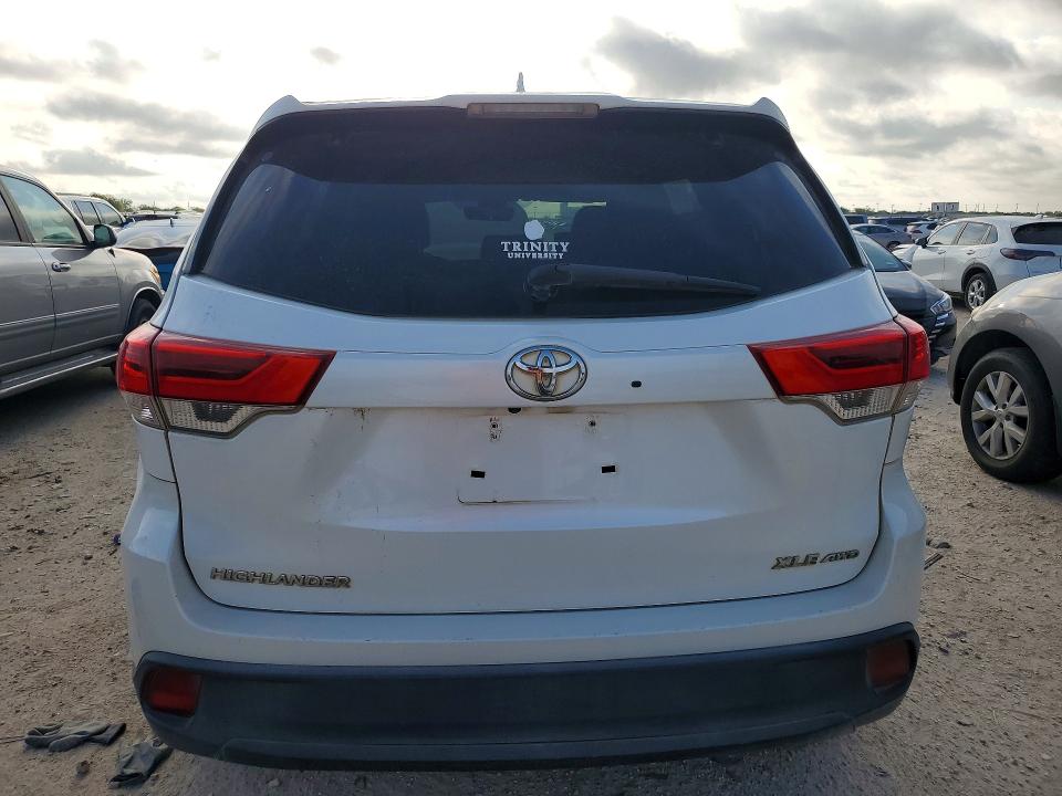 2017 Toyota Highlander მანქანა იყიდება აუქციონზე, vin: 5TDJZRFH0HS416912, აუქციონის ნომერი: 63999476