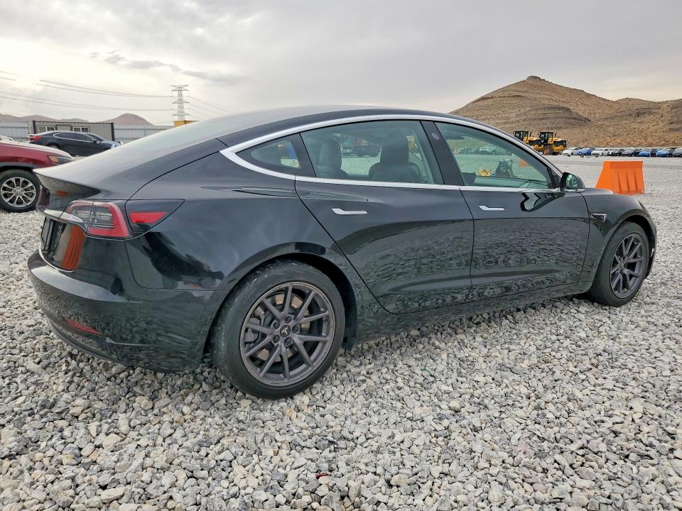 65033206 :رقم المزاد ، 5YJ3E1EA1KF297001 vin ، 2019 Tesla Model 3 مزاد بيع