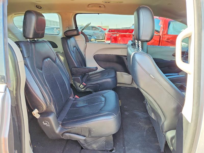 63241476 :رقم المزاد ، 2C4RC1BG4JR120681 vin ، 2018 Chrysler Pacifica مزاد بيع