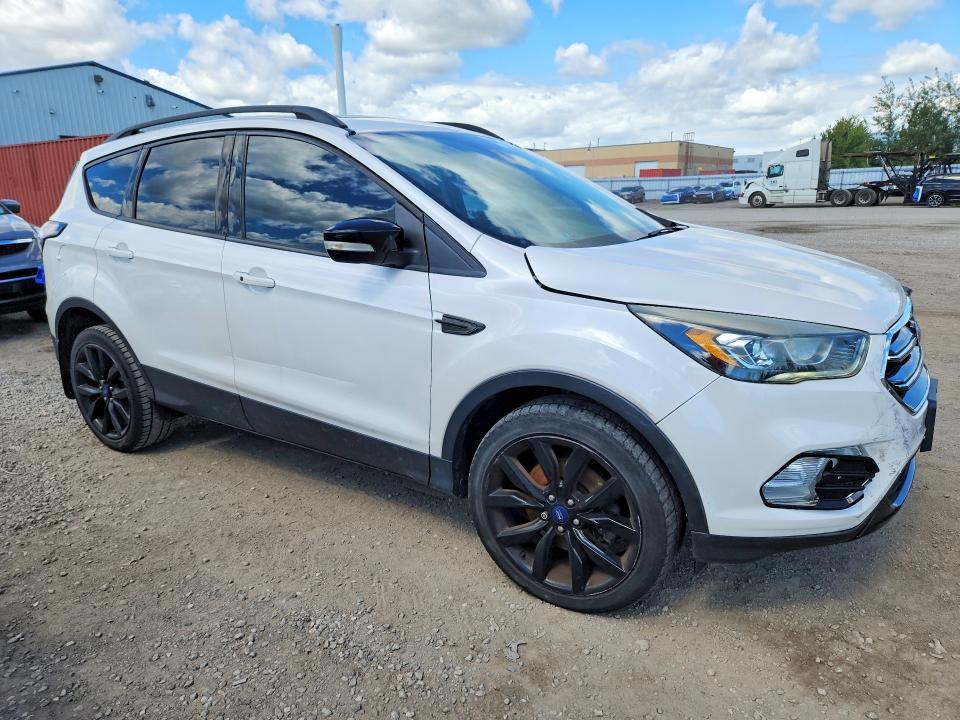 63548956 :رقم المزاد ، 1FMCU9J98HUE78654 vin ، 2017 Ford Escape مزاد بيع