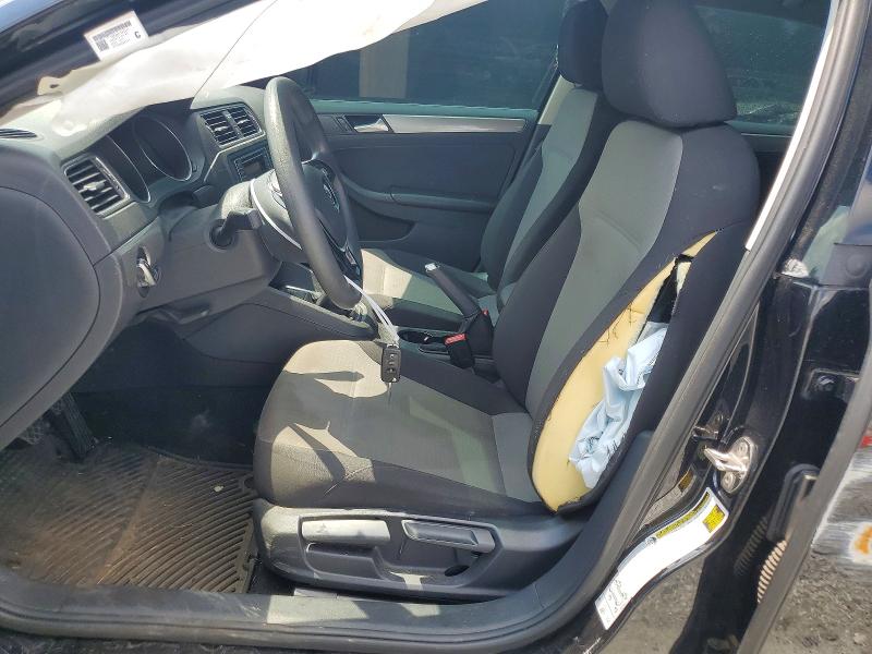 61230476 :رقم المزاد ، 3VW167AJ4HM327977 vin ، 2017 Volkswagen Jetta مزاد بيع
