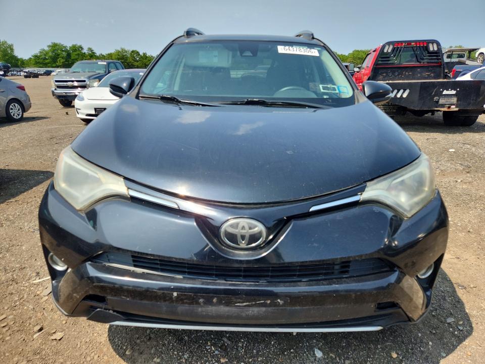 64378306 :رقم المزاد ، 2T3RFREVXHW663758 vin ، 2017 Toyota Rav4 مزاد بيع
