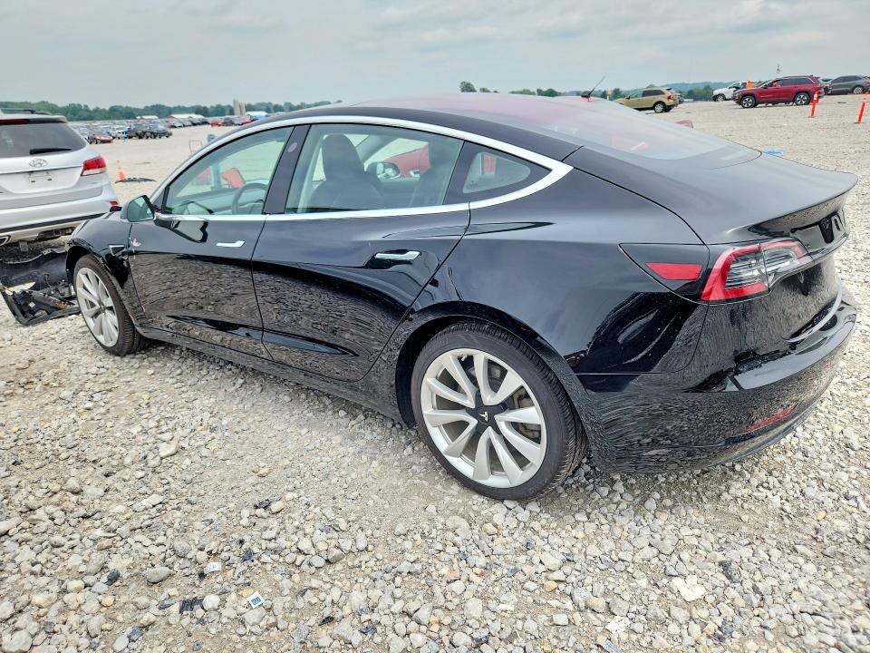 63781626 :رقم المزاد ، 5YJ3E1EA0JF039132 vin ، 2018 Tesla Model 3 مزاد بيع