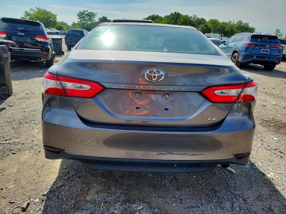 2018 Toyota Camry მანქანა იყიდება აუქციონზე, vin: 4T1B11HK0JU571141, აუქციონის ნომერი: 63378146