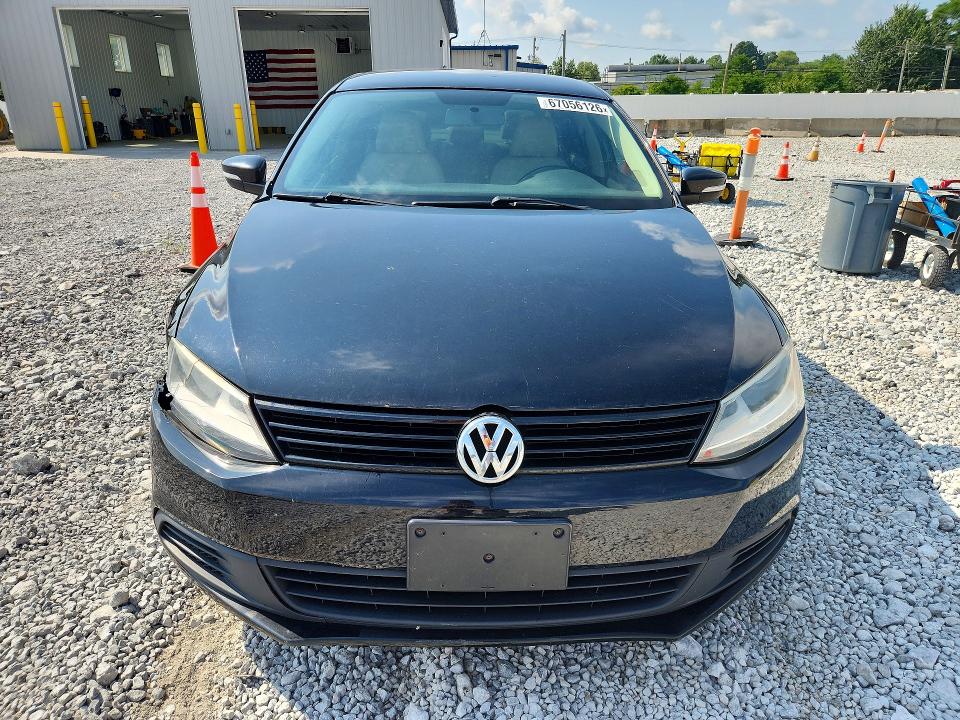67056126 :رقم المزاد ، 3VWDP7AJ5CM369125 vin ، 2012 Volkswagen Jetta مزاد بيع