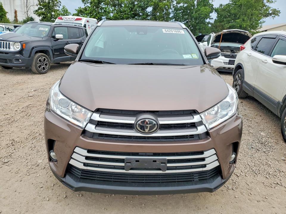 64201606 :رقم المزاد ، 5TDJZRFH6JS880860 vin ، 2018 Toyota Highlander مزاد بيع