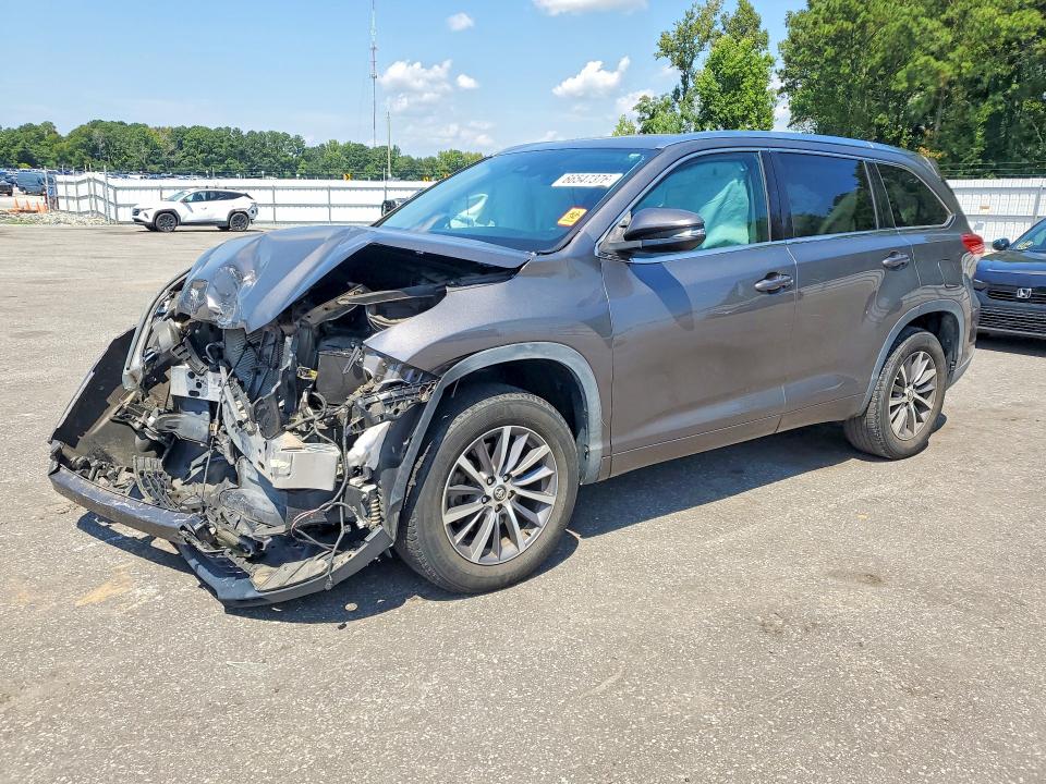 2018 Toyota Highlander მანქანა იყიდება აუქციონზე, vin: 5TDKZRFHXJS273848, აუქციონის ნომერი: 66547376