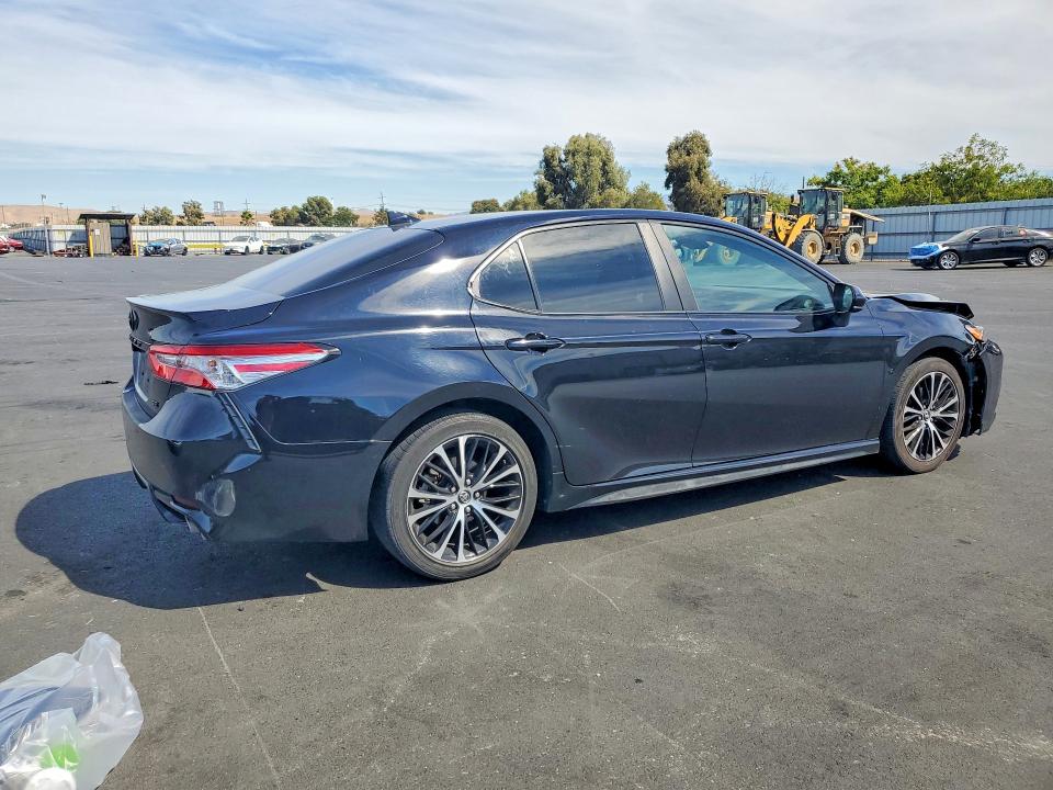 66126946 :رقم المزاد ، 4T1G11AK2LU920366 vin ، 2020 Toyota Camry مزاد بيع