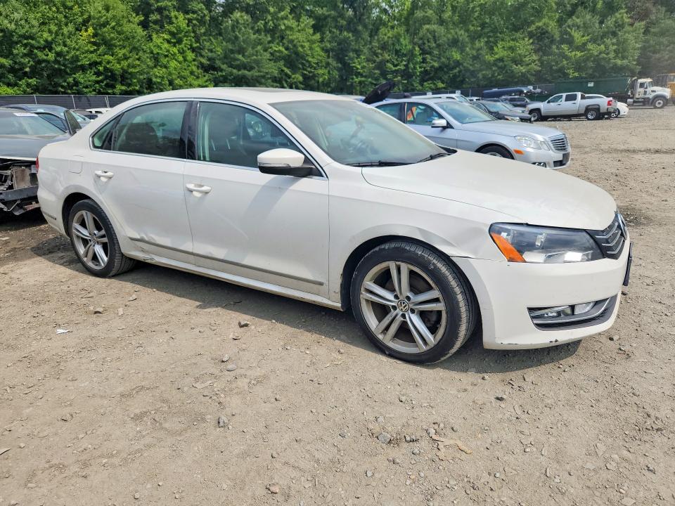 64086436 :رقم المزاد ، 1VWCN7A39DC003724 vin ، 2013 Volkswagen Passat مزاد بيع