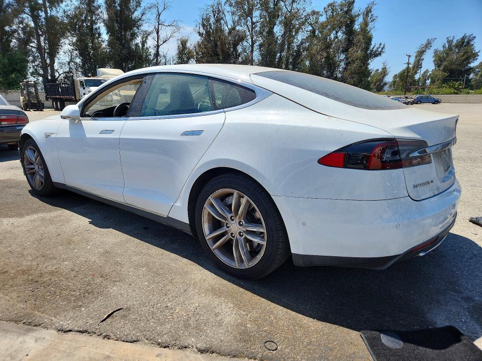 63801626 :رقم المزاد ، 5YJSA1E14FF109133 vin ، 2015 Tesla Model S مزاد بيع