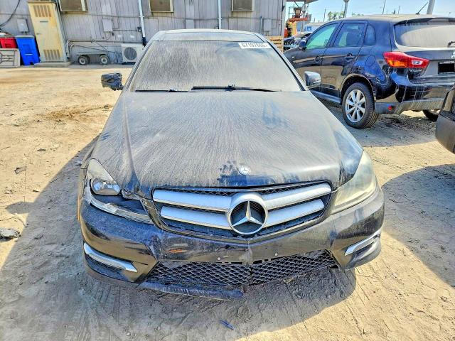 Продажа на аукционе авто 2012 Mercedes-benz C, vin: WDDGJ5HB5CF936542, номер лота: 67197656