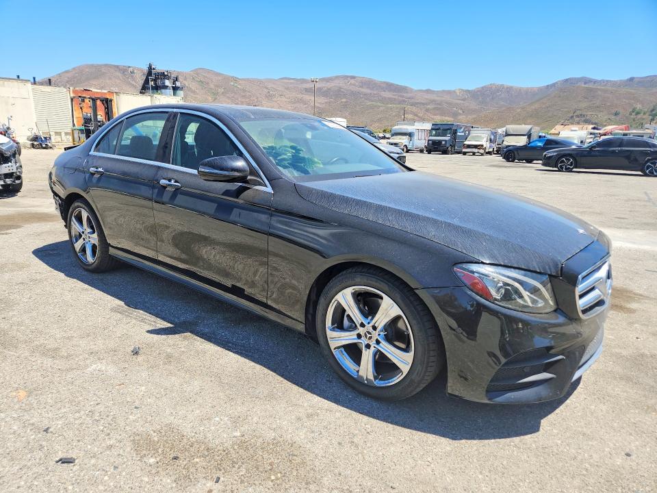 65204296 :رقم المزاد ، WDDZF4JB0JA315492 vin ، 2018 Mercedes-benz E مزاد بيع