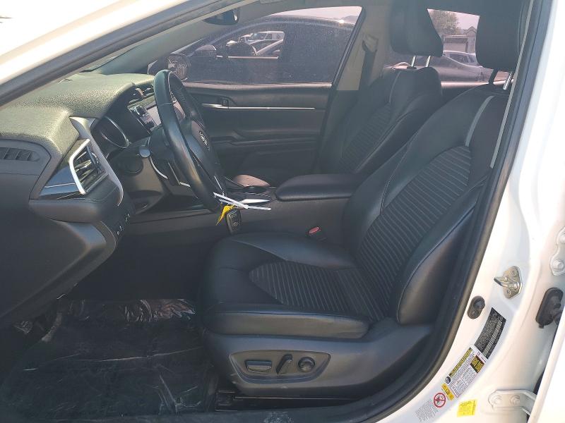 64343516 :رقم المزاد ، 4T1B11HK3JU094611 vin ، 2018 Toyota Camry مزاد بيع