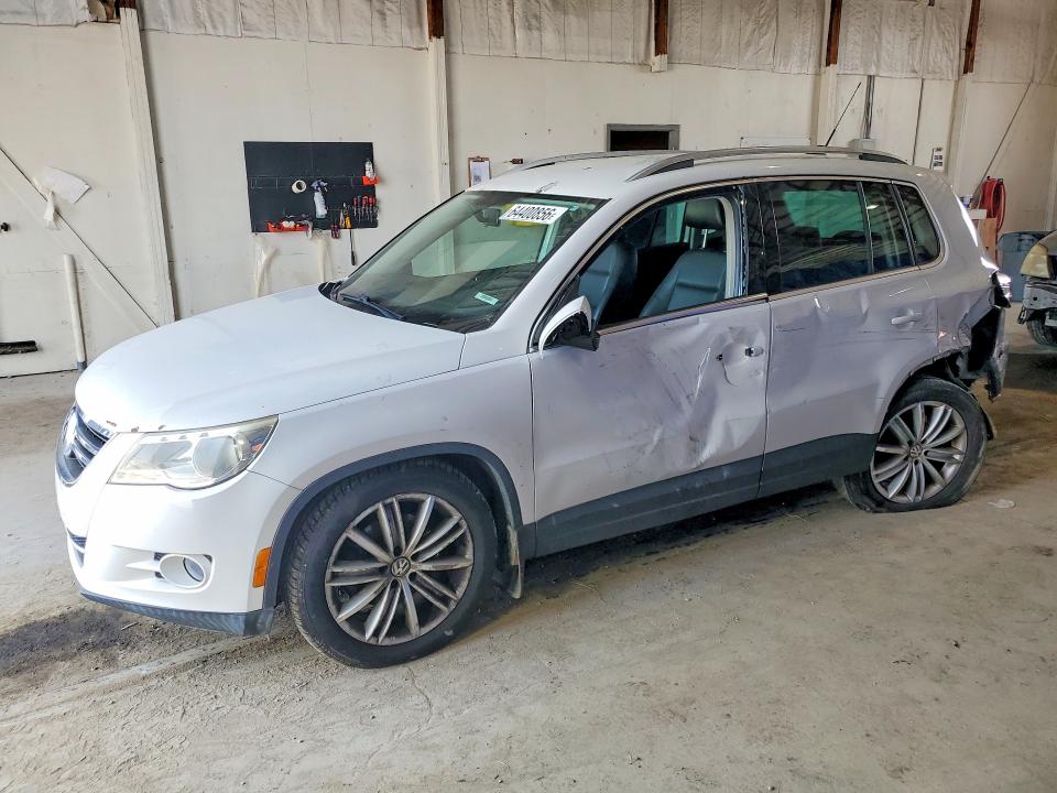 Auction sale of the 2011 Volkswagen Tiguan, vin: WVGBV7AX4BW503895, lot number: 64400856