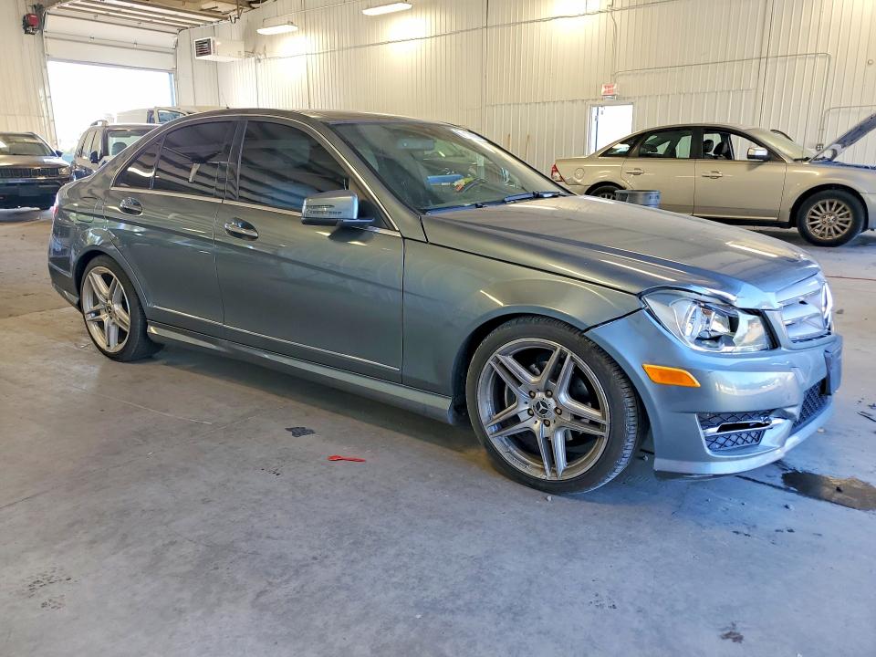 Продаж на аукціоні авто 2012 Mercedes-benz C, vin: WDDGF4HB1CA649532, номер лоту: 66762656