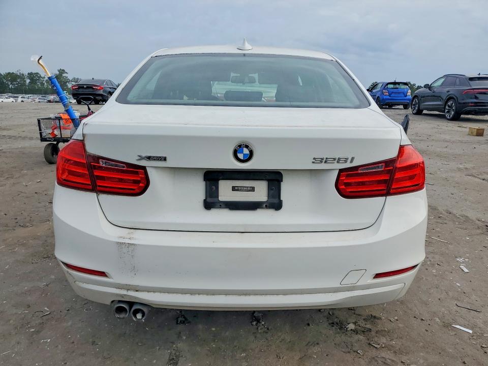63801776 :رقم المزاد ، WBA3B5C53EP543379 vin ، 2014 Bmw 328 مزاد بيع