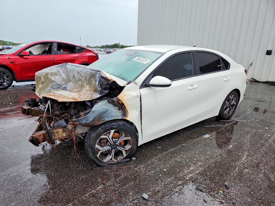 64782856 :رقم المزاد ، 3KPF24AD9ME262738 vin ، 2021 Kia Forte مزاد بيع