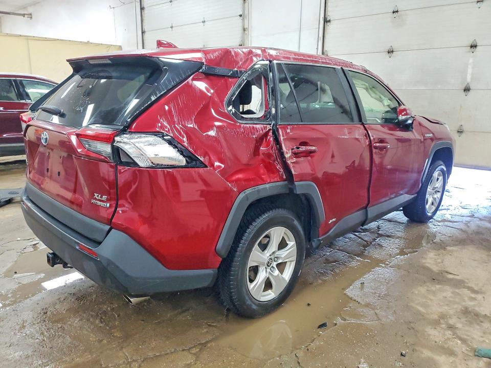 Продаж на аукціоні авто 2021 Toyota Rav4, vin: JTMRWRFV5MD125927, номер лоту: 63842616