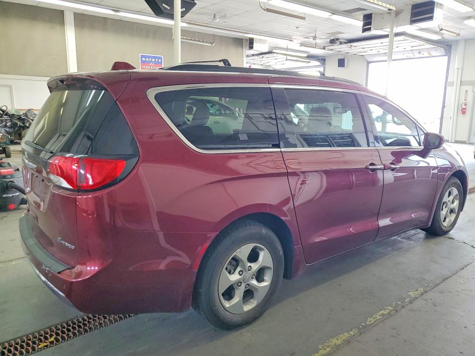 2018 Chrysler Pacifica მანქანა იყიდება აუქციონზე, vin: 2C4RC1H75JR127002, აუქციონის ნომერი: 65117596