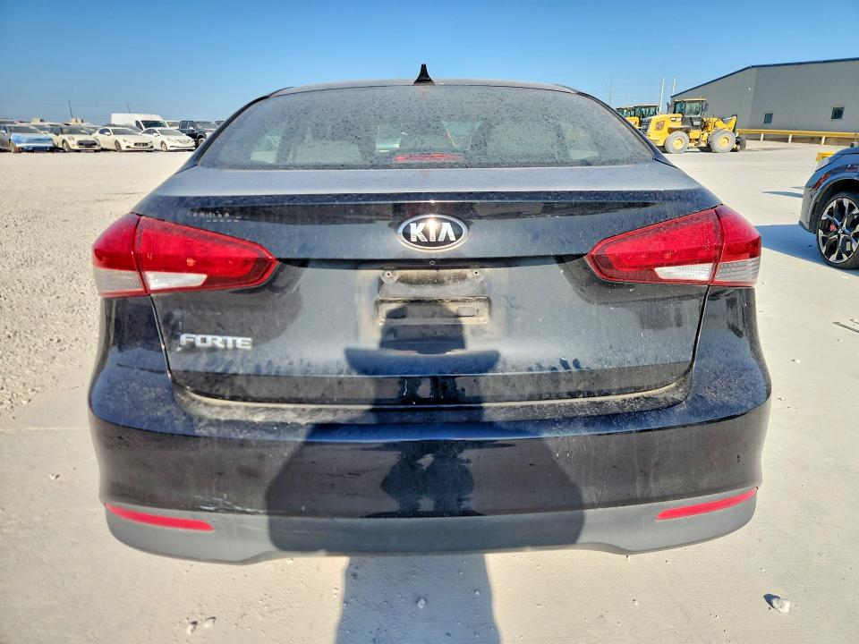64340666 :رقم المزاد ، 3KPFK4A77JE284436 vin ، 2018 Kia Forte مزاد بيع