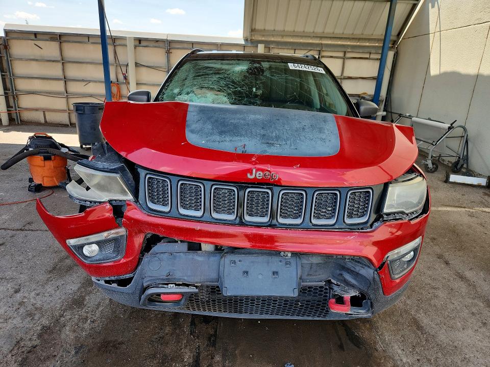 64242526 :رقم المزاد ، 3C4NJDDB7KT752953 vin ، 2019 Jeep Compass مزاد بيع