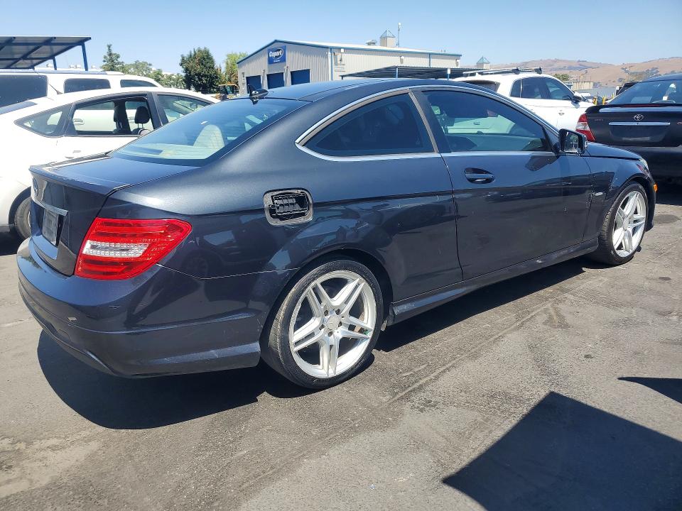Продажа на аукционе авто 2012 Mercedes-benz C, vin: WDDGJ4HB9CF932455, номер лота: 64416336