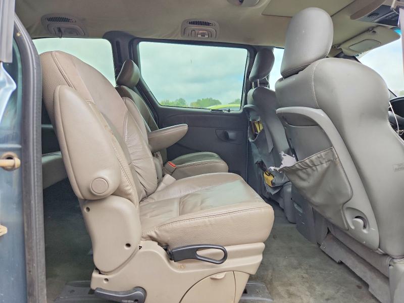 66565676 :رقم المزاد ، 2C8GP64L14R565627 vin ، 2004 Chrysler Town & Country مزاد بيع