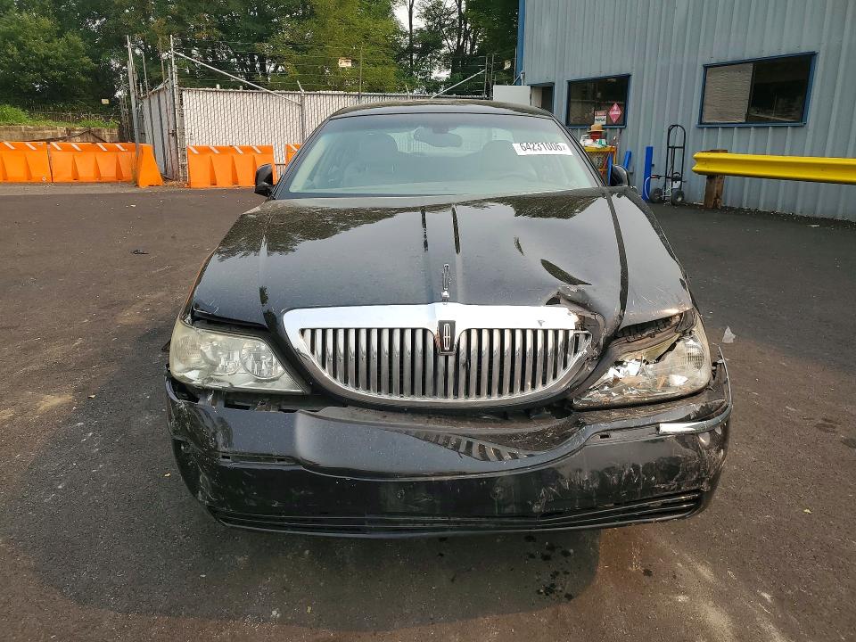 Продаж на аукціоні авто 2003 Lincoln Town Car, vin: 1LNHM81W73Y658439, номер лоту: 64231006