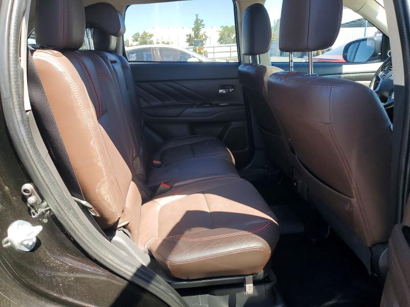 63883146 :رقم المزاد ، JA4J24A55JZ028514 vin ، 2018 Mitsubishi Outlander مزاد بيع