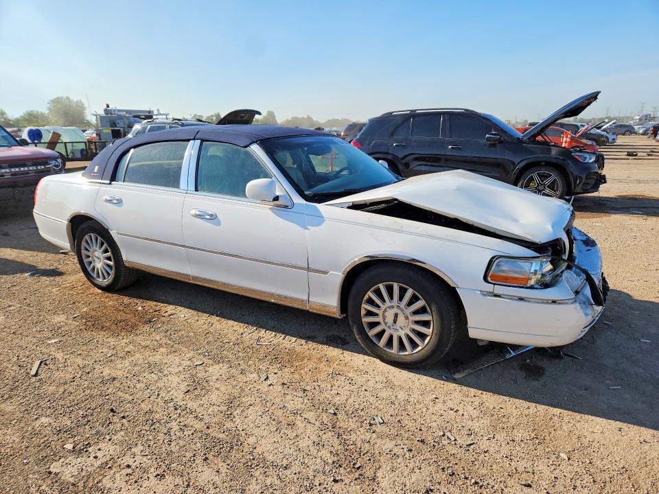 65415296 :رقم المزاد ، 1LNHM81W34Y668953 vin ، 2004 Lincoln Town Car مزاد بيع