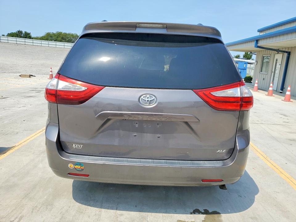 2015 Toyota Sienna მანქანა იყიდება აუქციონზე, vin: 5TDYK3DC6FS628945, აუქციონის ნომერი: 64831776