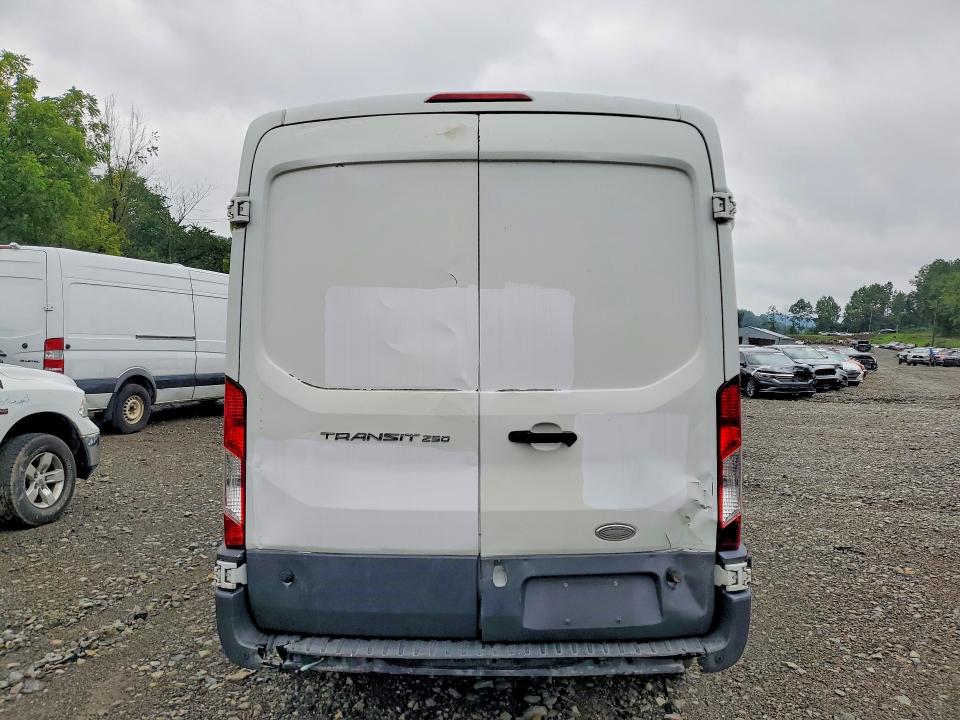 63020046 :رقم المزاد ، 1FTNR2CM4FKA54842 vin ، 2015 Ford Transit مزاد بيع