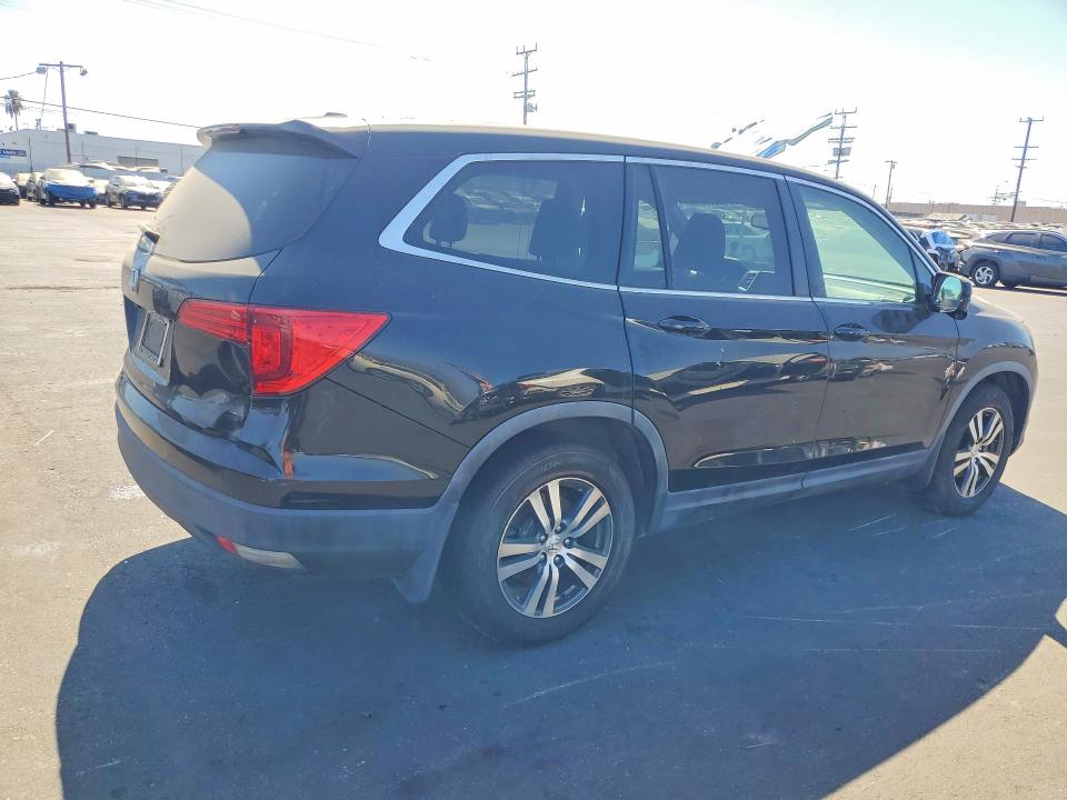 63926166 :رقم المزاد ، 5FNYF5H59HB020890 vin ، 2017 Honda Pilot مزاد بيع