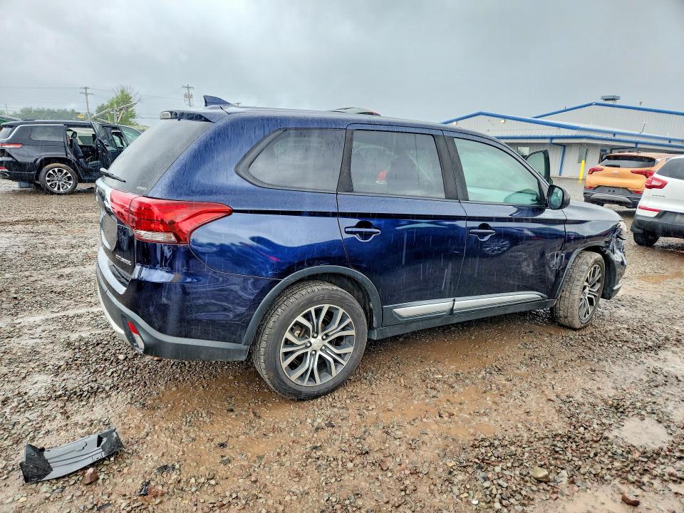 66164366 :رقم المزاد ، JA4AZ3A3XJJ003031 vin ، 2018 Mitsubishi Outlander مزاد بيع