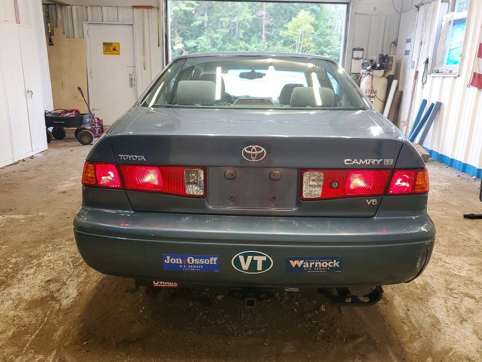 65182926 :رقم المزاد ، 4T1BF22K3YU942366 vin ، 2000 Toyota Camry مزاد بيع