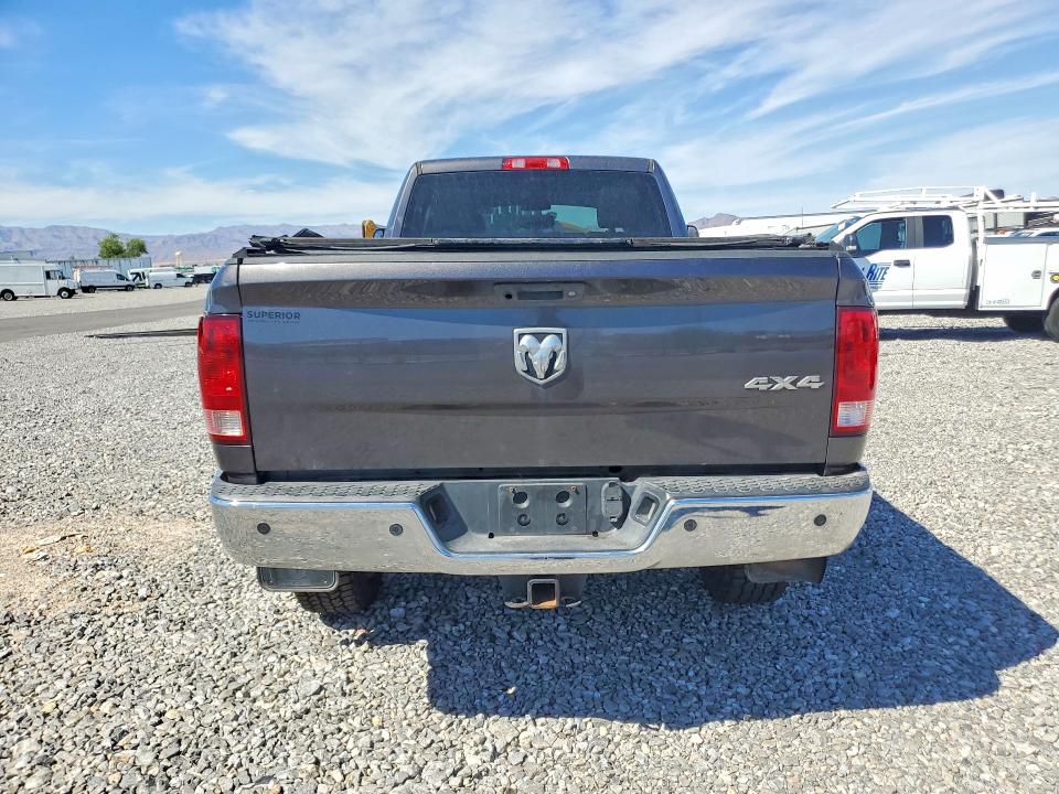 65885226 :رقم المزاد ، 3C6UR5HL3JG273327 vin ، 2018 Ram 2500 مزاد بيع