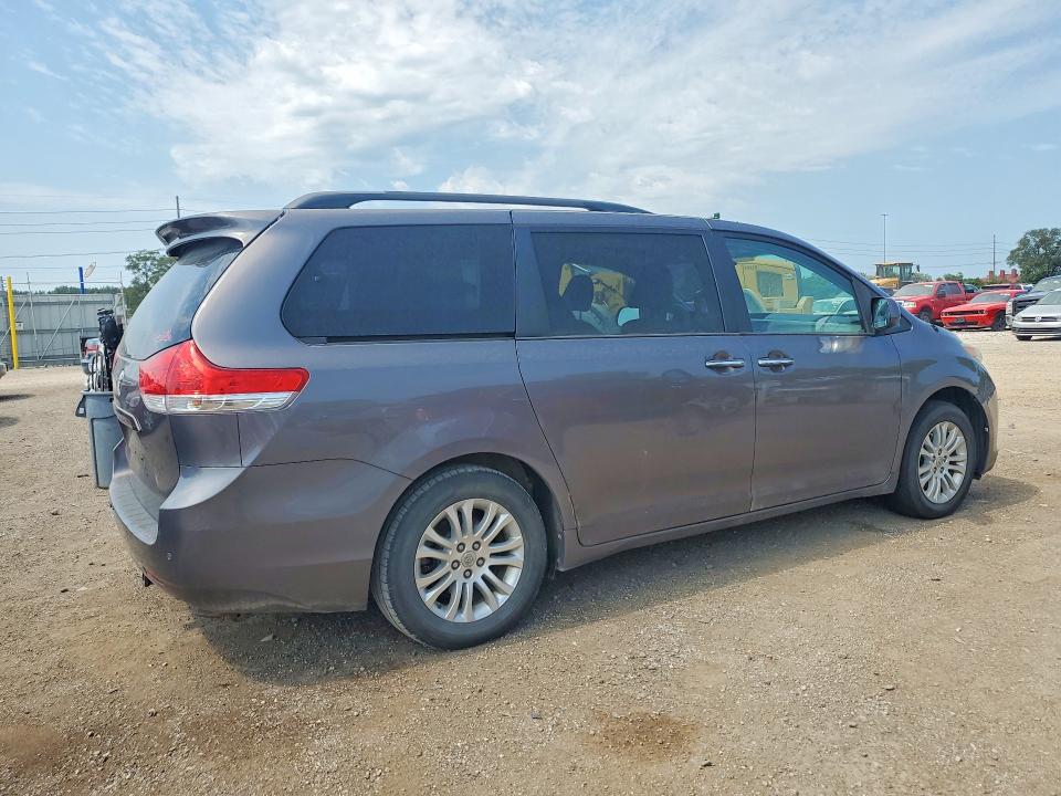 64425876 :رقم المزاد ، 5TDYK3DC7ES510093 vin ، 2014 Toyota Sienna مزاد بيع