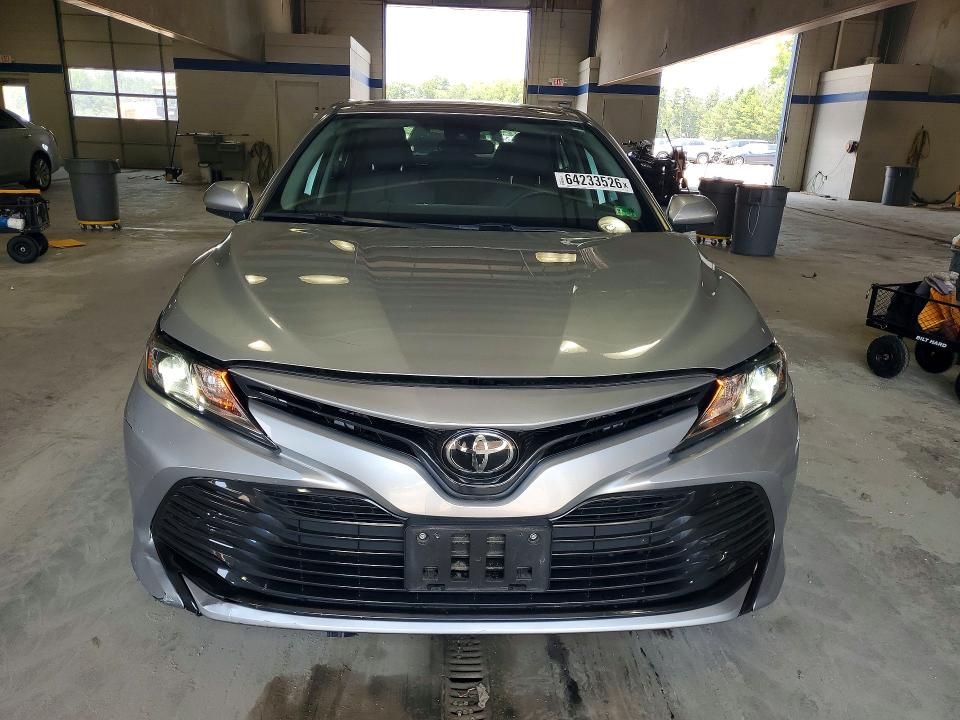 2019 Toyota Camry მანქანა იყიდება აუქციონზე, vin: 4T1B11HK2KU803868, აუქციონის ნომერი: 64233526