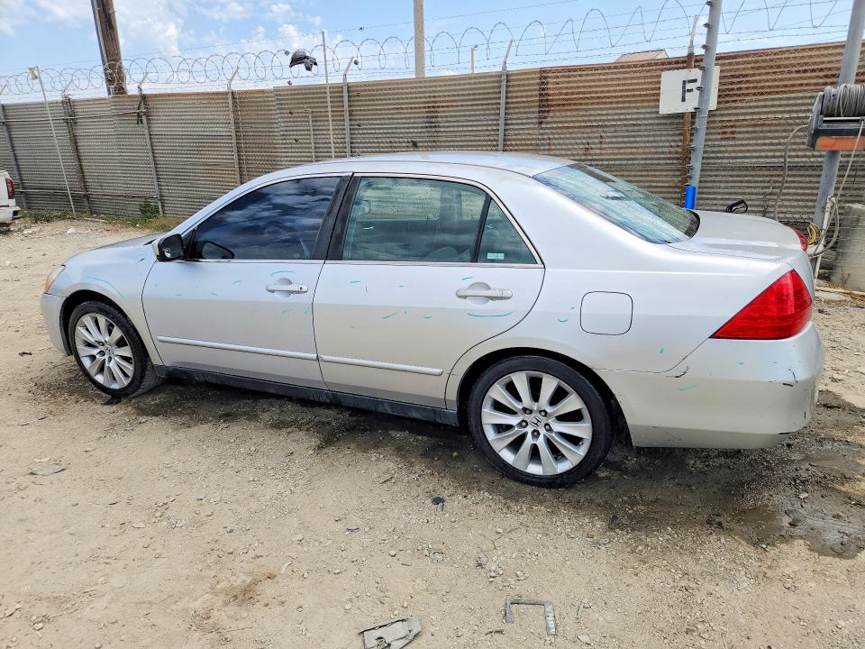 Продажа на аукционе авто 2006 Honda Accord, vin: JHMCM564X6C000697, номер лота: 64682396